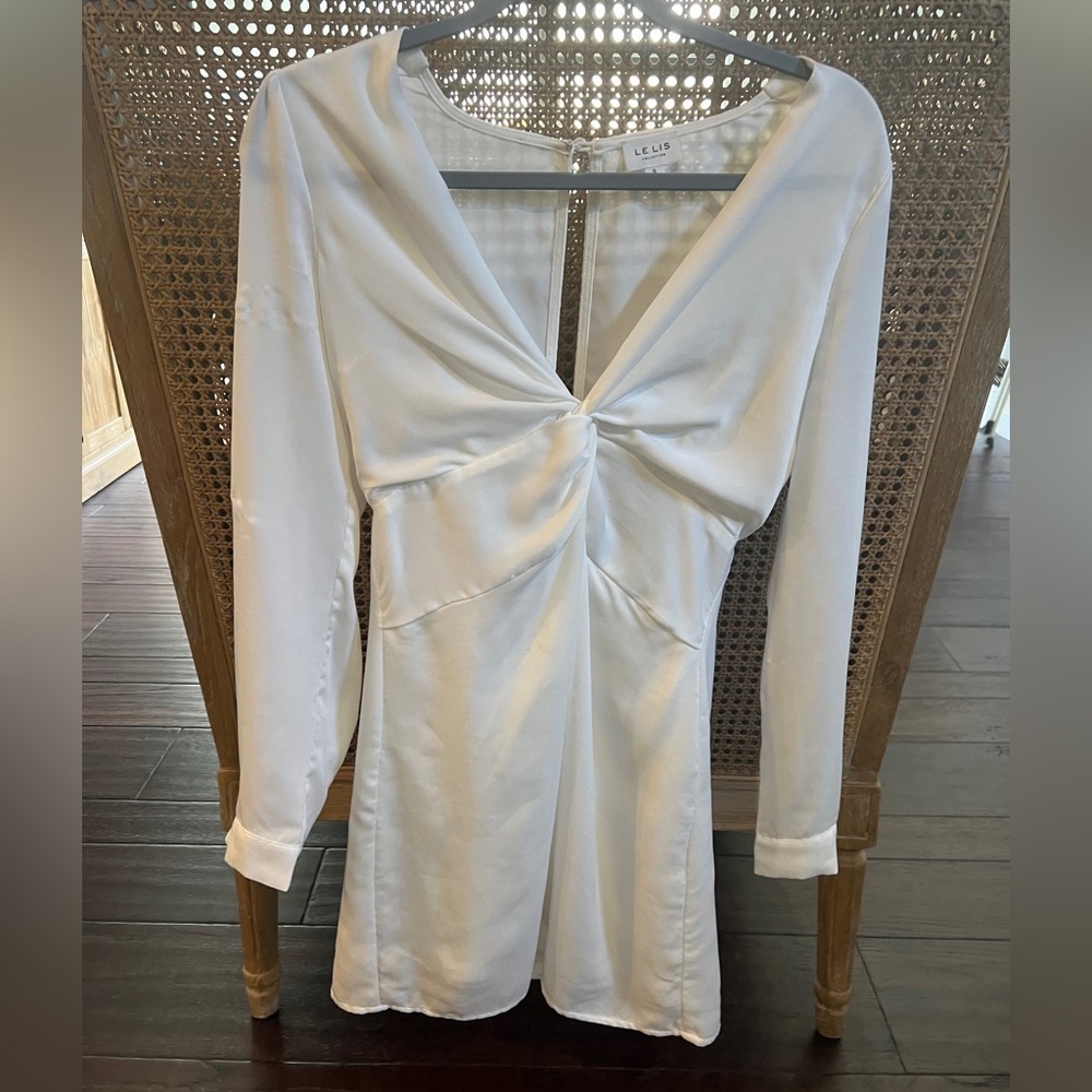 Le lis Elegant White Long Sleeve Dress